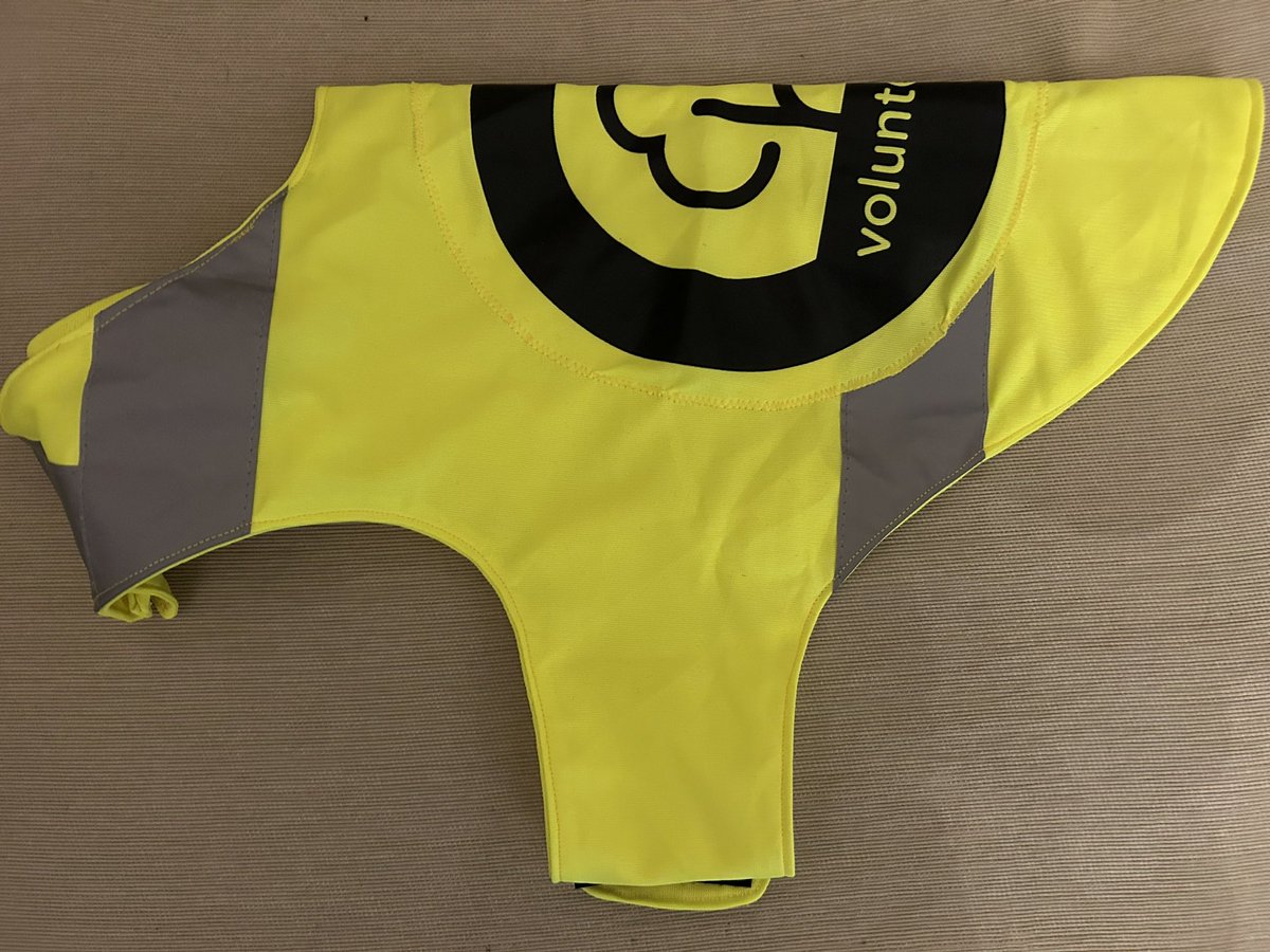 HCPerrin's tweet image. One parkrun dog volunteer coat! 
🦺+✂️+🪡=🐕💜

#upcycling #reducereuse #loveparkrun