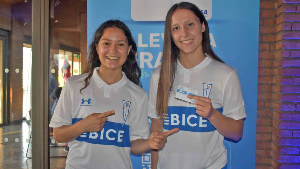 Cruzados's tweet photo. ¡La tarjeta BICE GO UC presente en el lanzamiento de la nueva camiseta de #LosCruzados! 💳

Nuestro hincha Ronny Chamorro pudo compartir junto al Tati Buljubasich y fue testigo de la nueva Franja 2023 😎

¡Obtén tu GO UC y aprovecha sus beneficios!
👉 https://t.co/7wC2yJn4nK https://t.co/zVIh3fqzmW