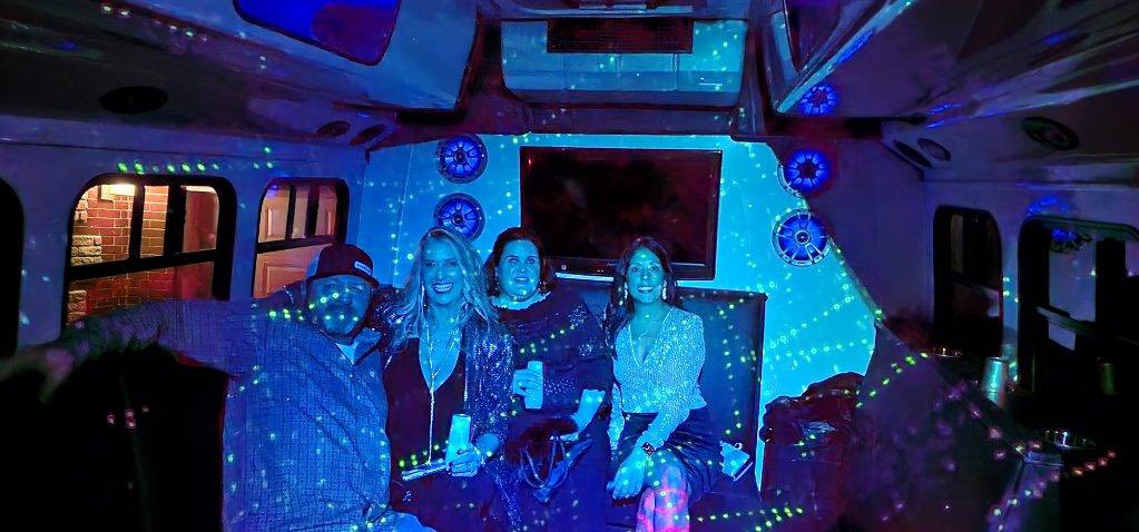 DwntwnPartyBus's tweet image. Our guests ringing in NYE safely!  What a fun group!  🪩 💃 

#downtownaustin #thingstodoinaustin #austintx #austin #Nightlife #partybus #limo
