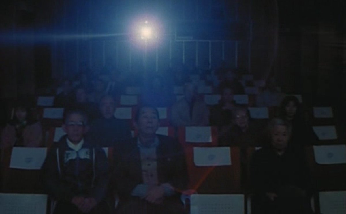 FrameCinema's tweet image. FrameCinema: recordamos una de las películas más importantes del aclamado director y guionista japonés Hirokazu Kore-eda, el drama “After Life”, ¿qué único recuerdo de tu vida te llevarías al cielo? Hablamos de ello en UN RECUERDO ENTRE EL OLVIDO: framecinema.blogspot.com/2016/10/un-rec…