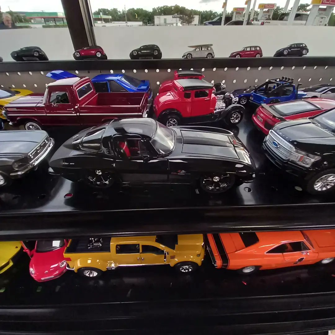 GabelloMark's tweet photo. #mycarcollection Lamborghini Viper real Lamborghini and Viper and one scale whatever scale these are I forgot so there you go lots of scales lots of model cars https://t.co/JMvWmGKvdW
