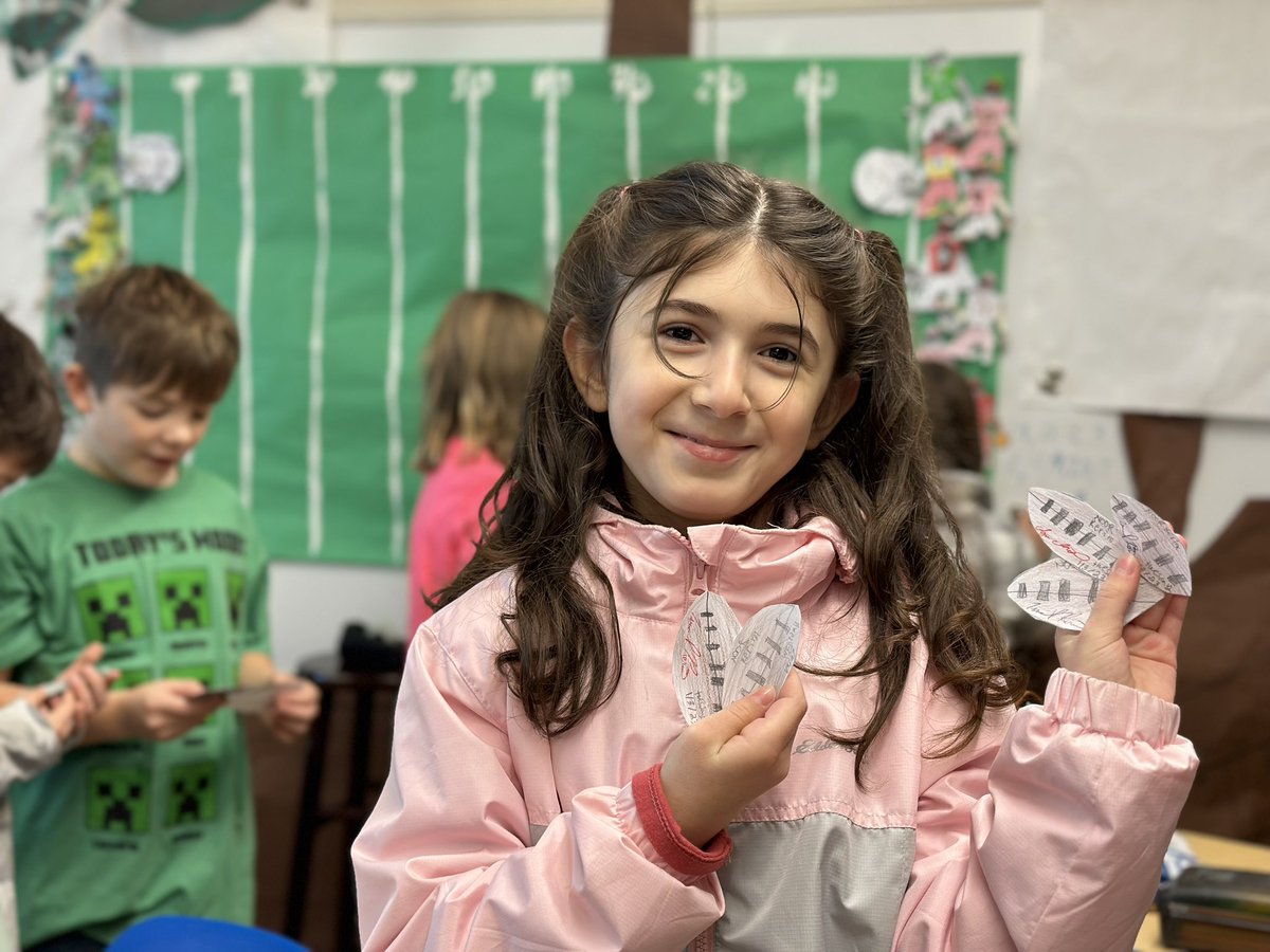 MrWeimann's tweet photo. Paper #footballs are arriving @EPSDWillowLane for the #ReadingSuperBowl #ReadingContest
I love the handmade ones! Each #football represents 20 minutes of #reading
#ThePolitePirates did an awesome job!! https://t.co/956MbWXH14
