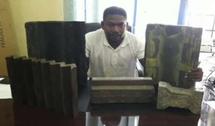 yemifemi2011's tweet photo. Innovation in composite plastic-sand brick making has the potential to revolutionize the building industry and create a more sustainable future through the efforts of enterprising individuals. https://t.co/vOyR8pEtko