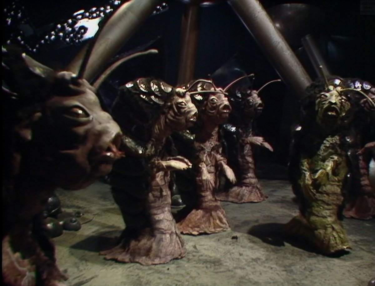 LCProductions12's tweet photo. #dwsr can't help but notice the similarities between these 2 #DoctorWho creatures https://t.co/heUQPygDkV