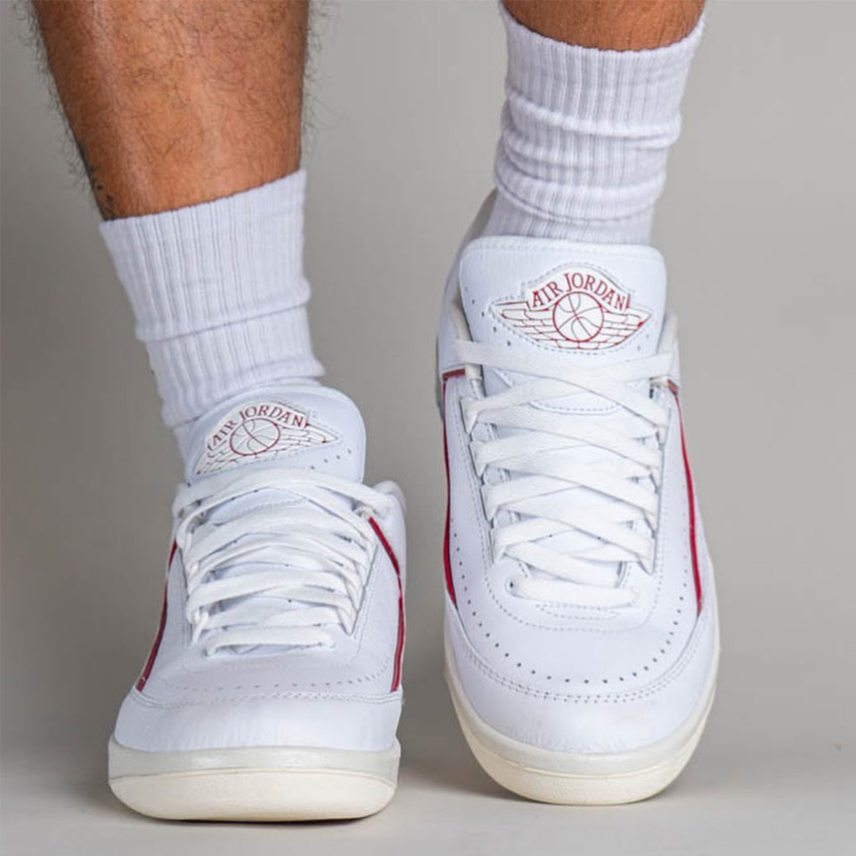 JustFreshKicks's tweet photo. Air Jordan 2 Low “UNC To Chicago” Releasing March 8th 💙❤️ https://t.co/lSdMD1kCoa https://t.co/8YSxDOplmp