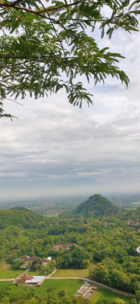 "Sekira penduduk negeri itu beriman dan bertakwa, tentulah Kami bukakan baginya [pintu] rahmat dari langit dan bumi." [QS. Al A'raaf:96]

#MikirSerius
#MikirPerubahan