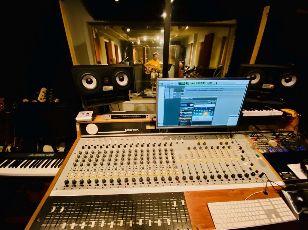 Route1V's tweet photo. Nestled into the fabric of a thriving neighborhood in Hoboken, NJ is an unassuming recording studio and music education center on Washington Street. Follow link for full view.

https://t.co/xTCwnM3MPH https://t.co/54I6JMgtiW