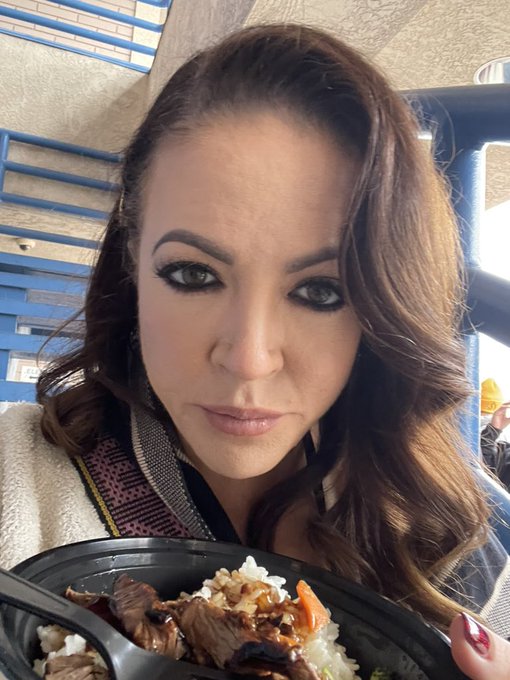 I got hungry so I ordered Uber eats while waiting in line. https://t.co/geB2nE7nih<a href="/tag/ifiwereasuperhero"class="tags"><span>#ifiwereasuperhero</span></a>