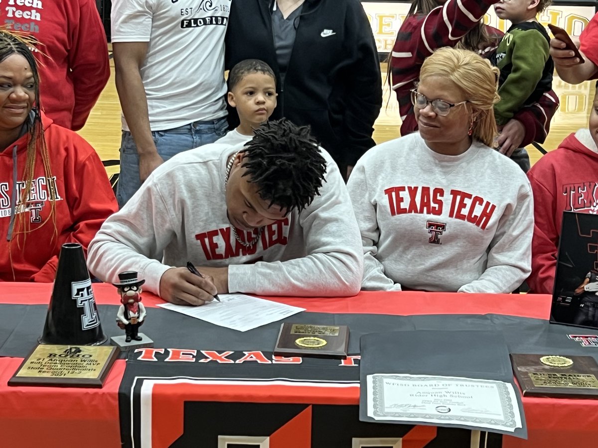 WFISDschools's tweet photo. Congrats @raiderfball  @AnquanW1 (@TexasTechFB) &amp; @gambs_luke (@ACUFootball) on signing letters of intent to continue their careers at the next level. #teamWFISD #tellyourWFISDstory #goROHO @wfisd_athletics @chadej75 @CoachBindel @JoeyMcGuireTTU @coachp_ACU #GoWildcats #WreckEm🌵 https://t.co/17c4ieNhLu