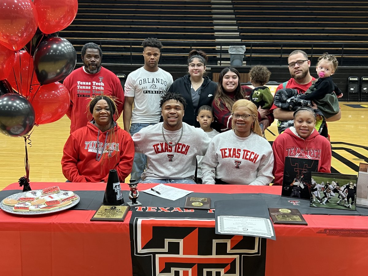 WFISDschools's tweet photo. Congrats @raiderfball  @AnquanW1 (@TexasTechFB) &amp; @gambs_luke (@ACUFootball) on signing letters of intent to continue their careers at the next level. #teamWFISD #tellyourWFISDstory #goROHO @wfisd_athletics @chadej75 @CoachBindel @JoeyMcGuireTTU @coachp_ACU #GoWildcats #WreckEm🌵 https://t.co/17c4ieNhLu
