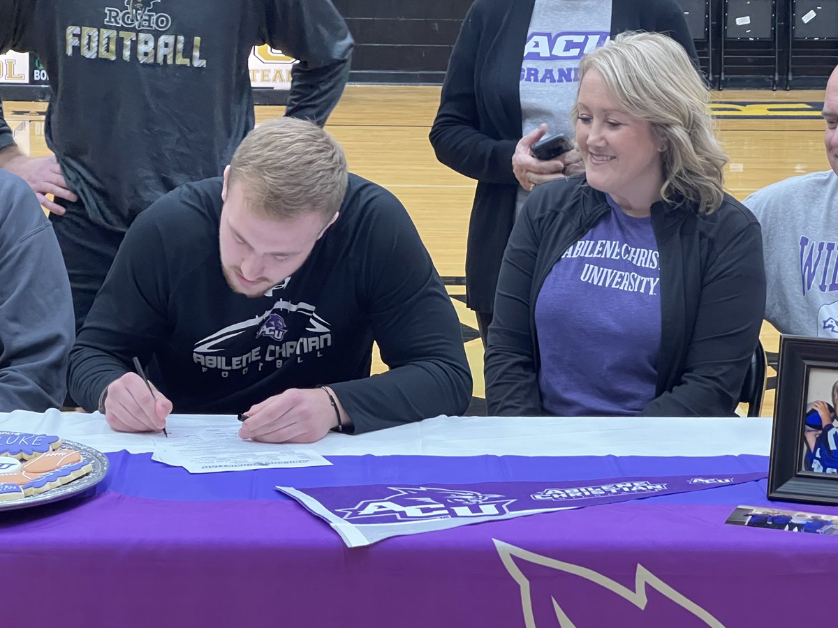 WFISDschools's tweet photo. Congrats @raiderfball  @AnquanW1 (@TexasTechFB) &amp; @gambs_luke (@ACUFootball) on signing letters of intent to continue their careers at the next level. #teamWFISD #tellyourWFISDstory #goROHO @wfisd_athletics @chadej75 @CoachBindel @JoeyMcGuireTTU @coachp_ACU #GoWildcats #WreckEm🌵 https://t.co/17c4ieNhLu