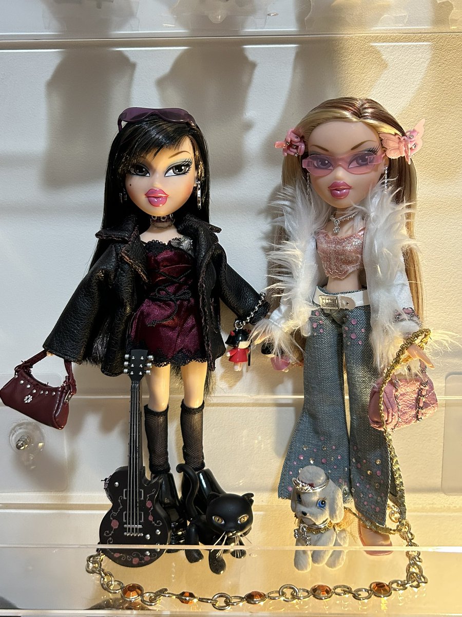 bratztheworld's tweet image. Meet the newest and hottest twins in Stylesville ✨🖤💖✨