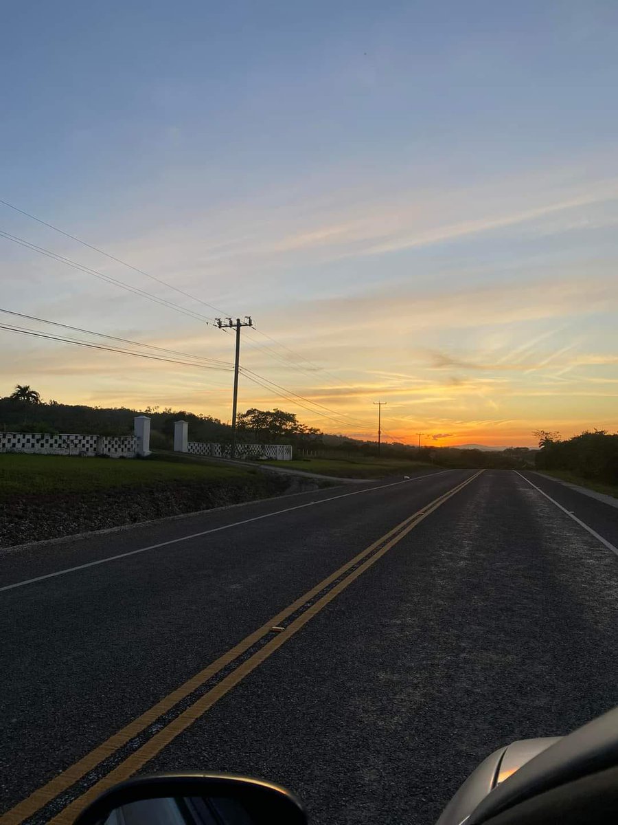 MyBelizeBox's tweet photo. Good morning, #Belize! 🇧🇿🌅
.
.
.
#goodmorningbelize #goodmorning #Belize #GeorgePrice #highway #mybelizebox #travelbelize #photooftheday https://t.co/xyYevQFxcf