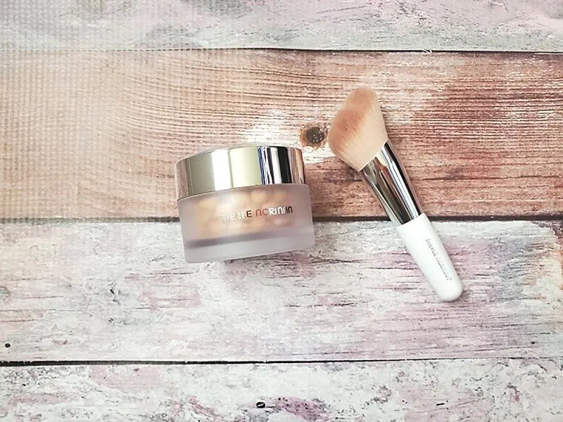 Gently swirl your angled powder brush in the jar of pearls.

Read more 👉 lttr.ai/6jeV

#skincare #skincareover40 #beautyover40 #CrueltyFree #Beauty