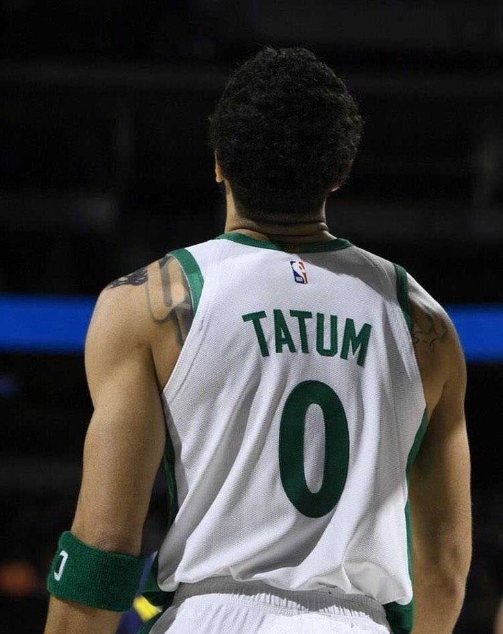 IamMattMojo's tweet photo. Ok... Upon further review. 

Season 4 theme (and possibly Level 40) will be Jayson Tatum. 🍀

Hear me out:  

The hair matches.. (thought it was AD)
The body build AND especially shoulders is his.  Plus he is a Star. Definitely gotta he Tatum. And it would be a MAJOR dub!! https://t.co/YAmB4yyzBl