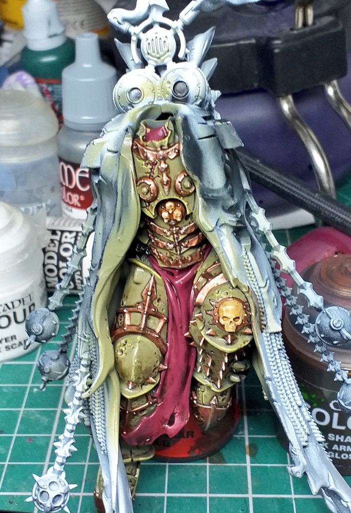 MLC_40k's tweet photo. #hobbystreak day 4. Slow day today but got the highlights on the gold trim and spikes. Tomorrow on to the face :) #warhammer40k #WarhammerCommunity #PaintingWarhammer #warmongers #wepaintminis #deathguard #mortarion https://t.co/aqe6SMTa6f