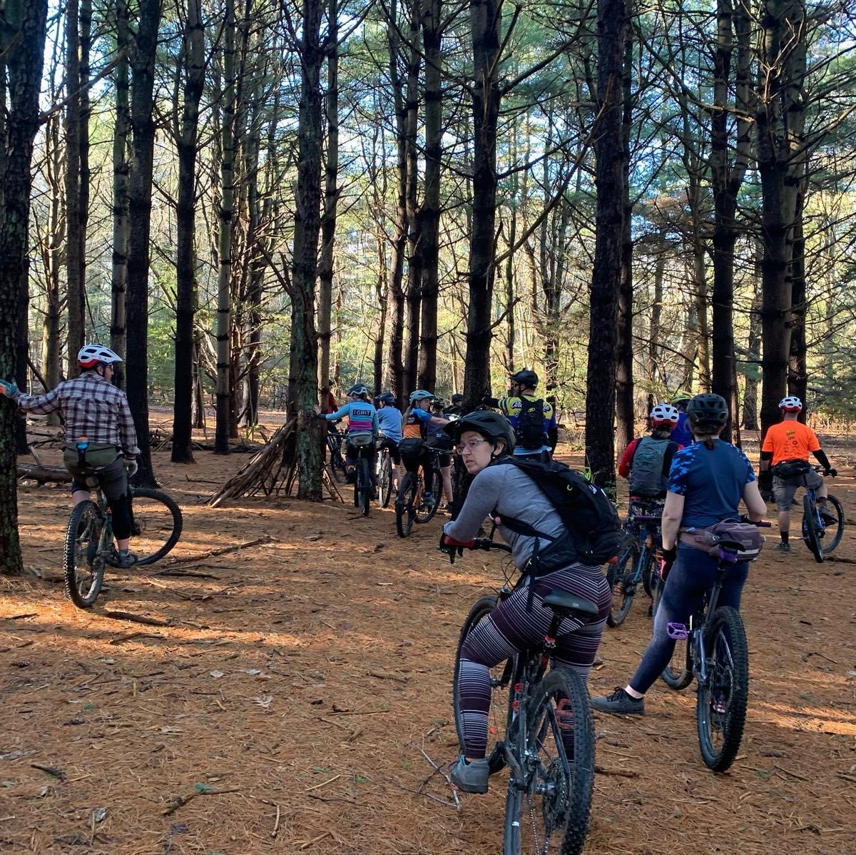 indiemtb's tweet photo. The offseason is a time to reflect and rejuvenate. It is also a time to ski, snowboard, celebrate the holidays, explore new trails and even, ahem, ride our road bikes! We look forward to sharing our 2022 accomplishments and 2023 plans. @PhillyWissMTB  @SoMontMTB #morekidsonbikes https://t.co/SYrr3rYD8w