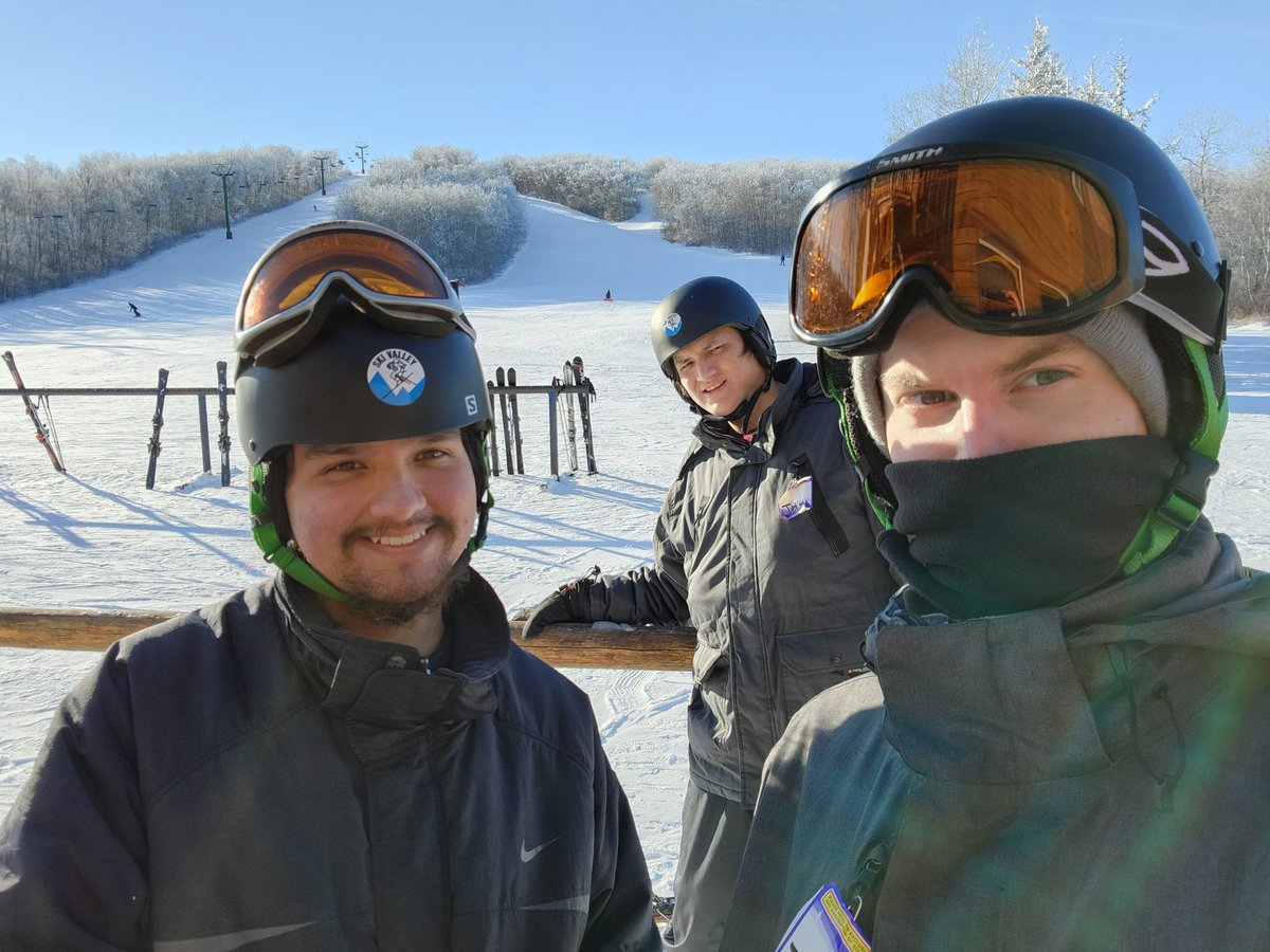 JetLiveSSB's tweet image. Inaugural WestMan Smash ski day with @frededish_ @Deviljhoey 

Survived but got pretty beat up.