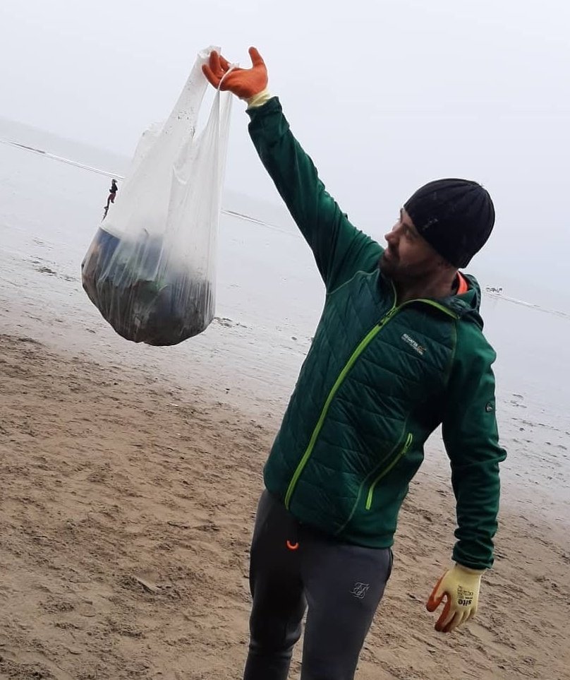 Beach litter cleanup #PlayYourPart 🙏🏽🇮🇪🌏