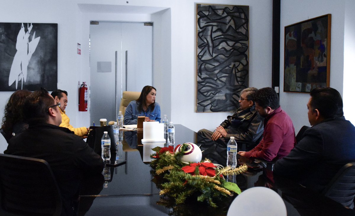 Marta_OrnelasG's tweet photo. Un gusto la reunión de trabajo con el Consejo de Promoción Turística  #VivePuebla, fortalecer las estrategias de promoción en beneficio del estado de #Puebla siempre serán una prioridad.
#PorPuebla 
#HagámosloJuntos https://t.co/zu43TZ4vkz