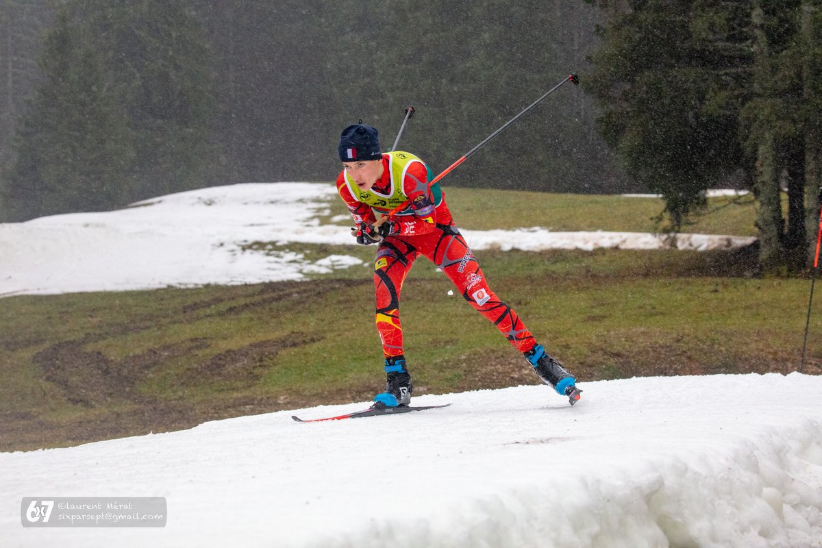 sixparsept's tweet photo. 23 décembre 2022, championnat régional de ski de fond, organisé par le club d'Oye-et-Pallet au #stadedestuffes
Vu la pluie, le matériel photo a souffert autant que les skieurs

#skidefond #stadenordiquedestuffes #premanon #stationdesrousses #jurasurleman https://t.co/bT7zVb101p