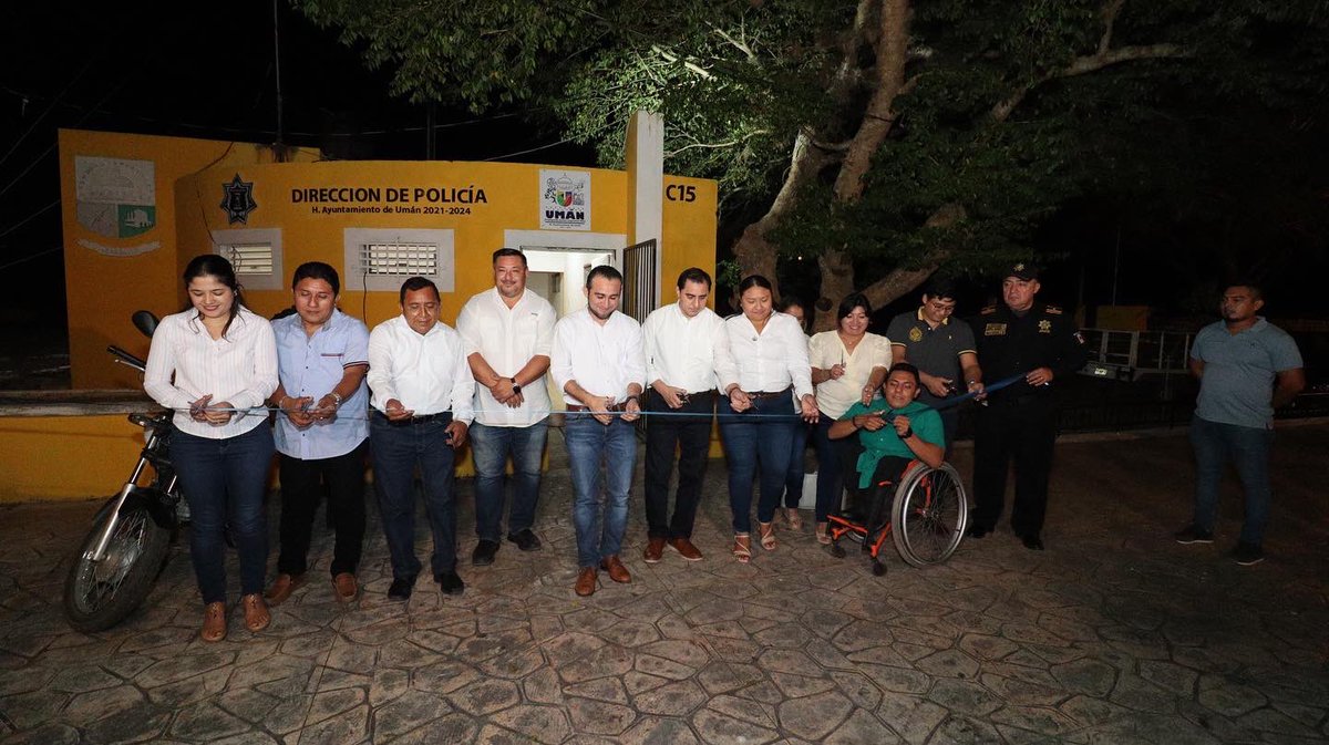 PanYucatan's tweet photo. El Presidente @AsisFC acompañó al alcalde de #Umán, @GasparVenturaCP durante la inauguración del domo y la entrega de la caseta de policía en la comisaría de #Yaxcopoil, acciones que desde hace mucho tiempo eran necesarias y que mejorarán la calidad de vida de las familias. https://t.co/YHhQww5gDz