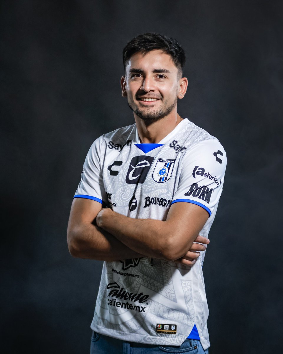 jonitorres09's tweet photo. 2023 ! vamos @Club_Queretaro 💪🏾⚽️ https://t.co/qcSGTNe7b0
