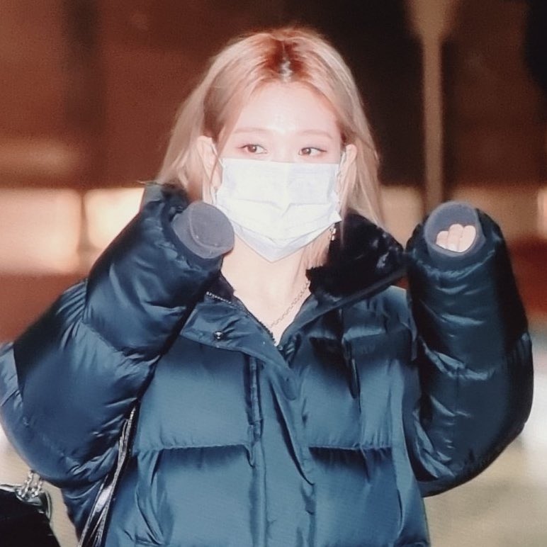 SEOTONlN's tweet photo. missing my syeonie today https://t.co/NCDcNHzLBz