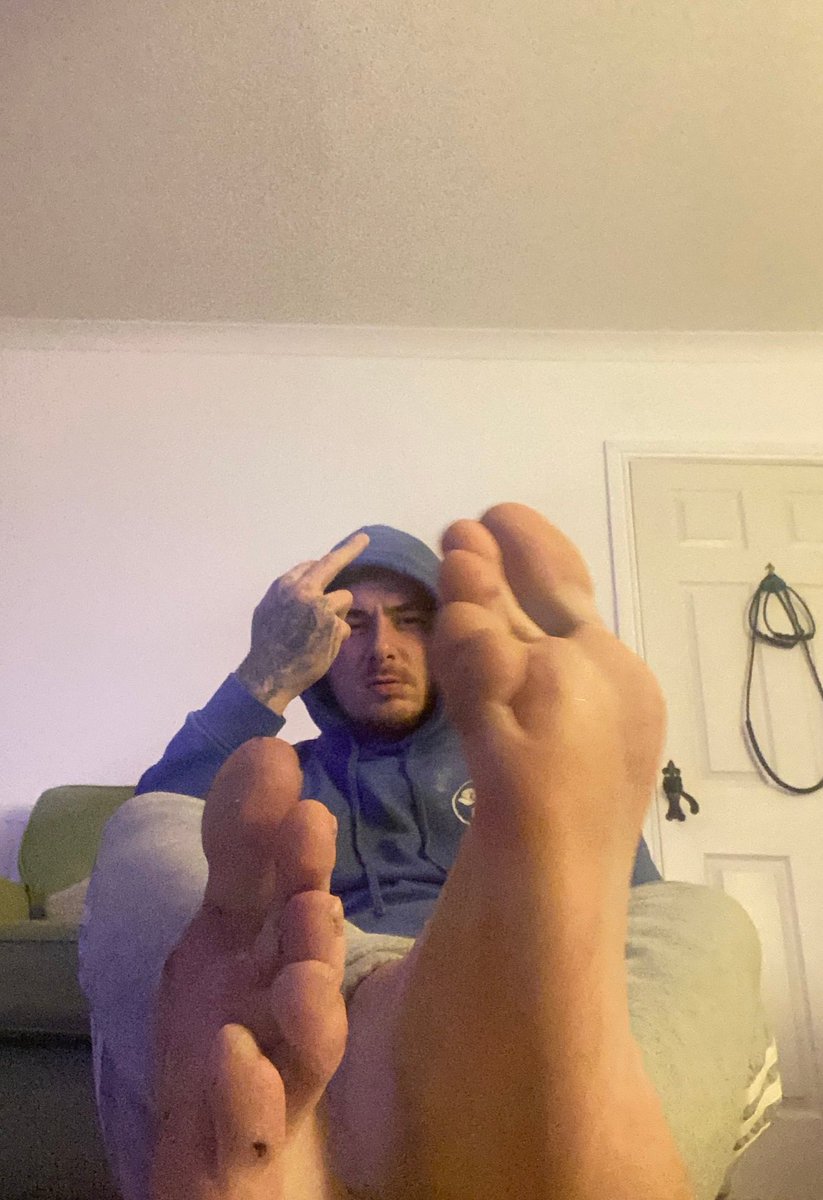 malefeetretweet tweet picture