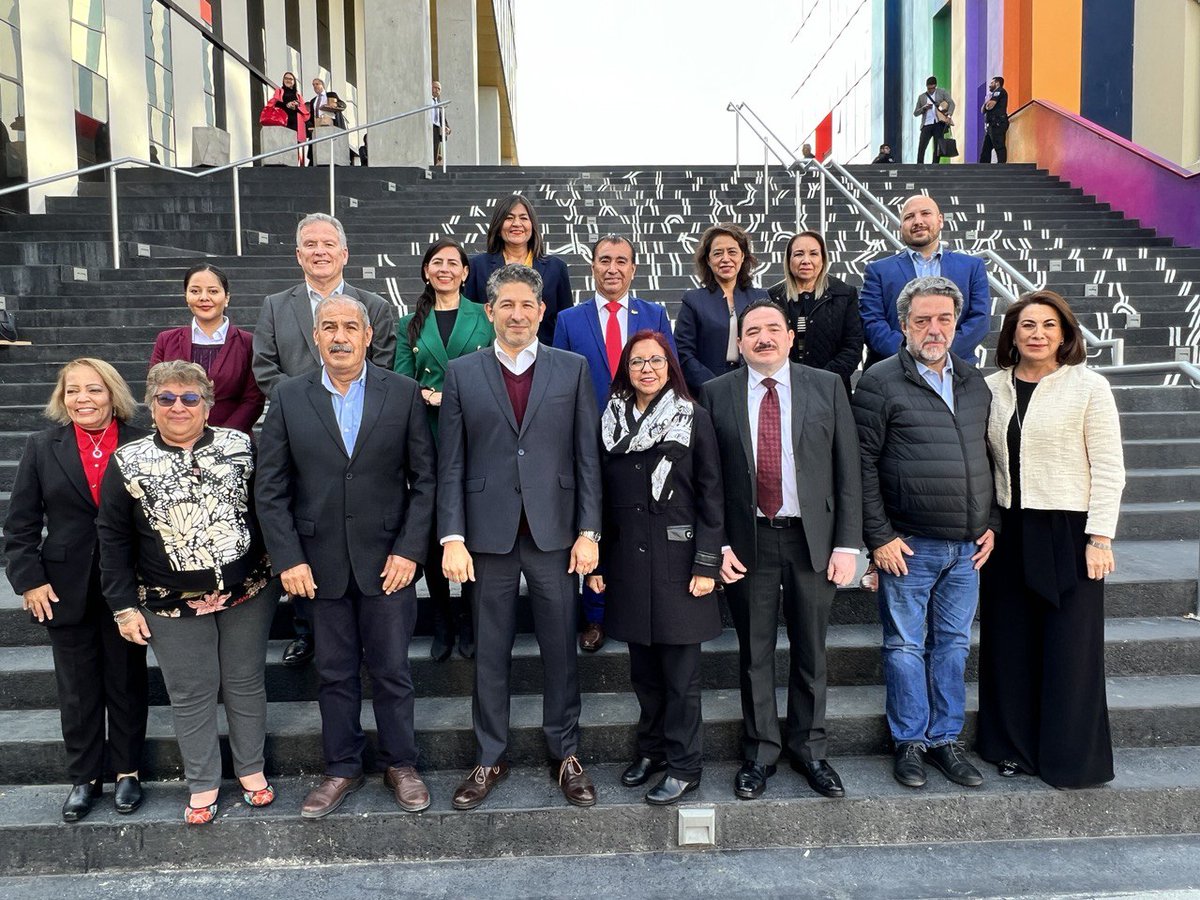 JCFloresMiramon's tweet photo. Un gusto recibir a las autoridades educativas federales y de otras entidades para estrechar vínculos y trabajar en conjunto para impulsar la educación integral, equitativa y de calidad.

Agradezco a la titular de la @SEPmx, @Letamaya
por abrir este espacio de diálogo y reflexión. https://t.co/zFbFkLN0Rg