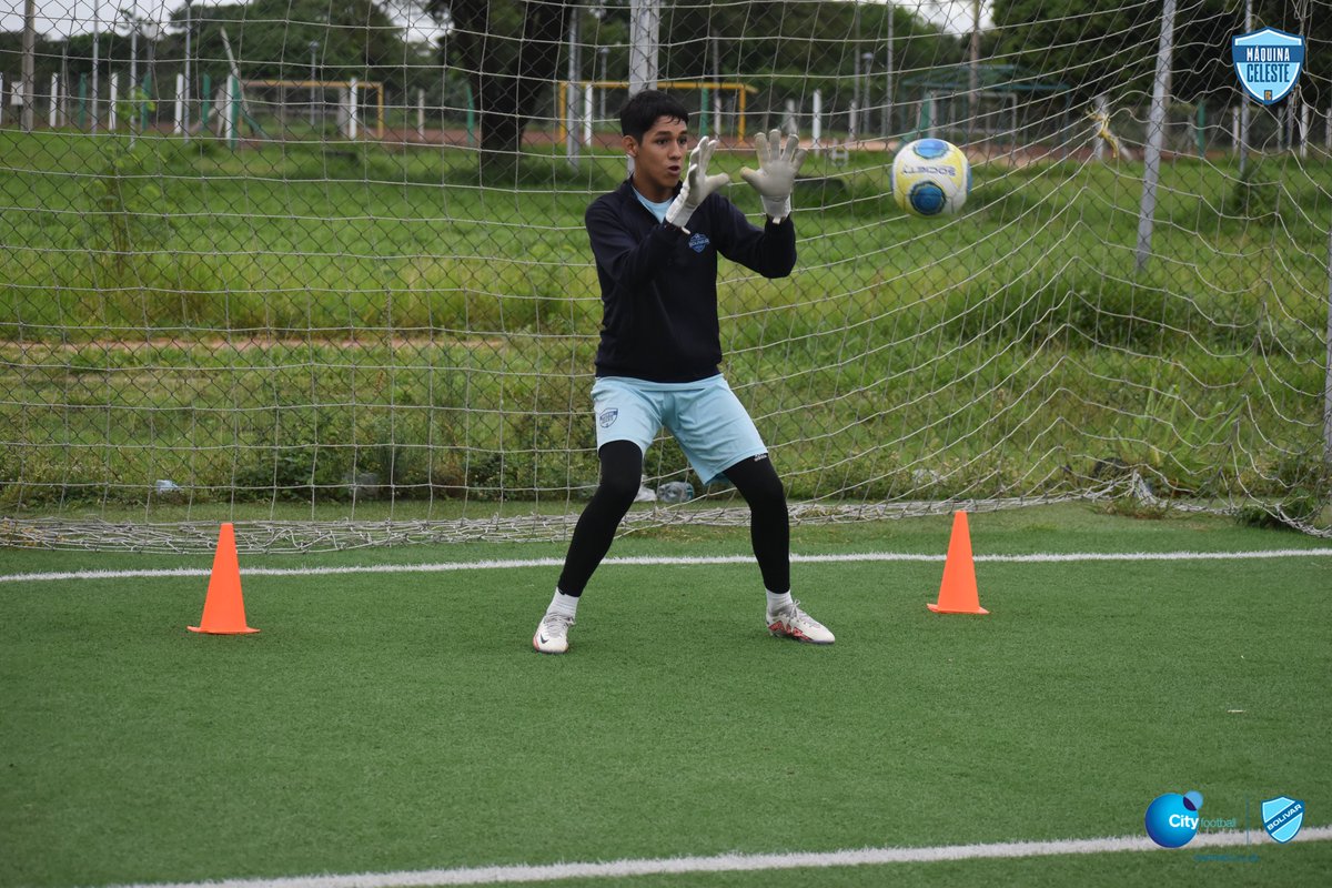 mcelestefc's tweet photo. ¡Nuestros arqueros de la Sub-15 arrancan el 2️⃣0️⃣2️⃣3️⃣ con todo! 🧤🔥 https://t.co/UVG6CkdTNa