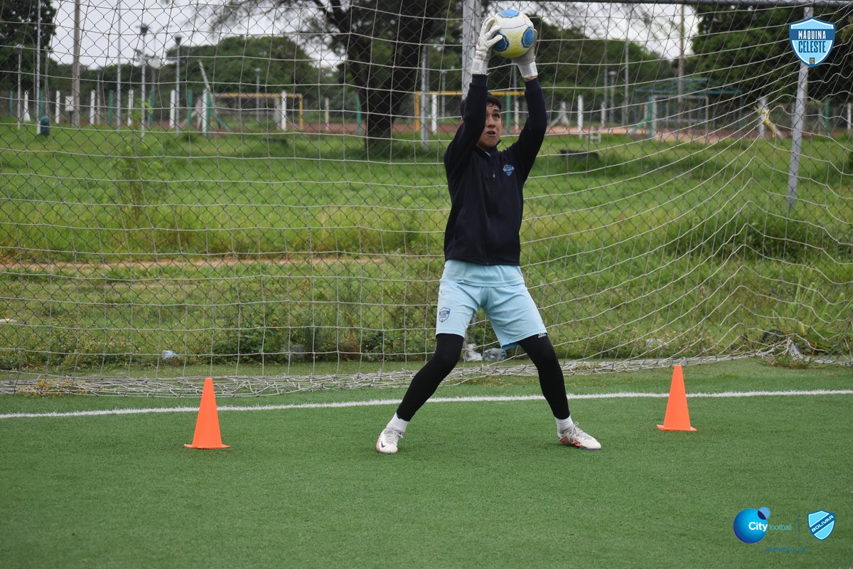 mcelestefc's tweet photo. ¡Nuestros arqueros de la Sub-15 arrancan el 2️⃣0️⃣2️⃣3️⃣ con todo! 🧤🔥 https://t.co/UVG6CkdTNa