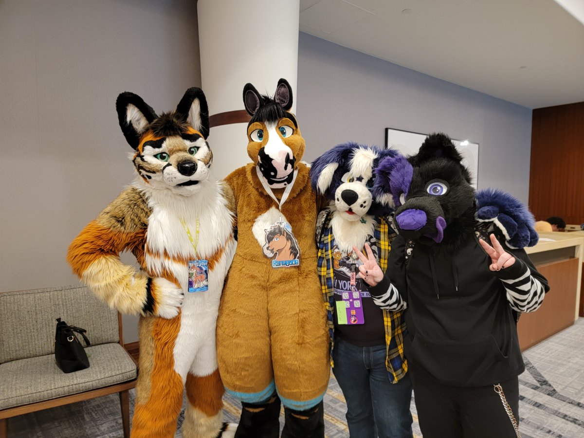 GilaBenderAZ's tweet image. Renegade and frens, followed by Renegade and more frens.  Bonus photobomb by @Mohrgears.  #PDFC