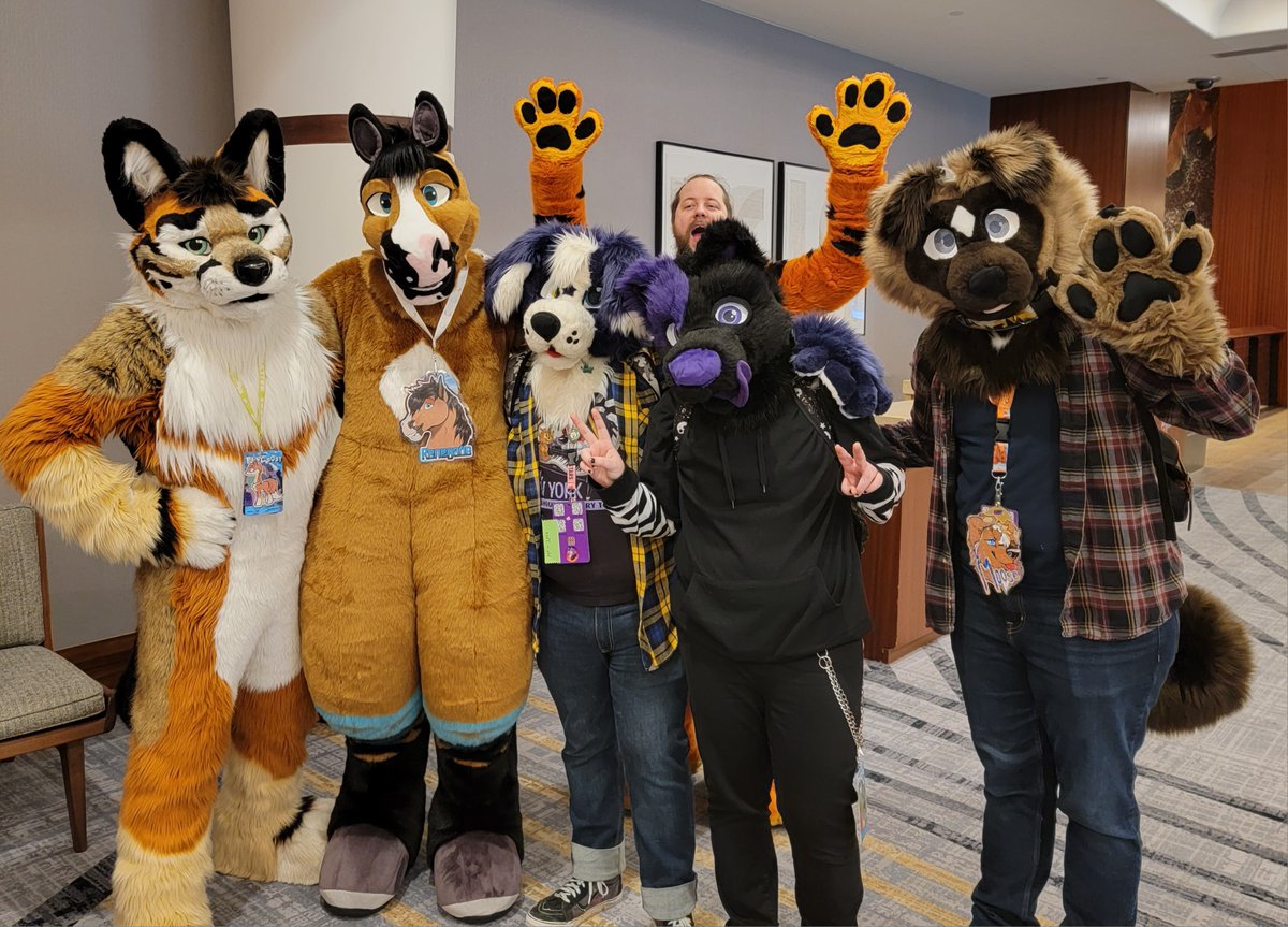 GilaBenderAZ's tweet image. Renegade and frens, followed by Renegade and more frens.  Bonus photobomb by @Mohrgears.  #PDFC