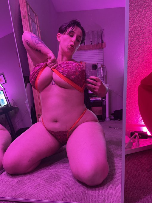 Going live on OF tonight ~8pm-10:30ish CST  Sexy Twitch stream vibes from my new pc while I play Luck