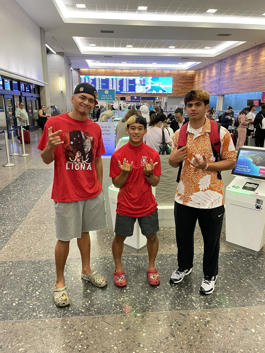 LeonardAhYou's tweet photo. Good luck to one of my best friends!! @TexasLonghorns take good care of him bumbai😂. Show them how we roll up north @LefauLiona 🤟🏽🤟🏽
#LaieBoys #parkside #nevasked https://t.co/iXLWMhVOaz