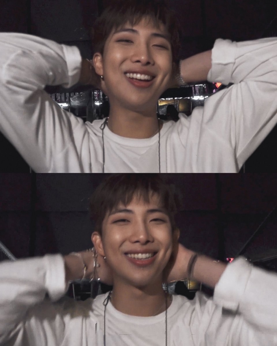 MisskimKey's tweet photo. Amo la personalidad honesta y directa de Namjoon. Literalmente acaba de darle una lección de humildad y respeto a un monje que le triplica la edad. Amo stanear a la persona adecuada🥺

WE LOVE YOU NAMJOON
WE TRUST YOU NAMJOON
#lowkeymustbelowkey https://t.co/kjiRCNbj3r