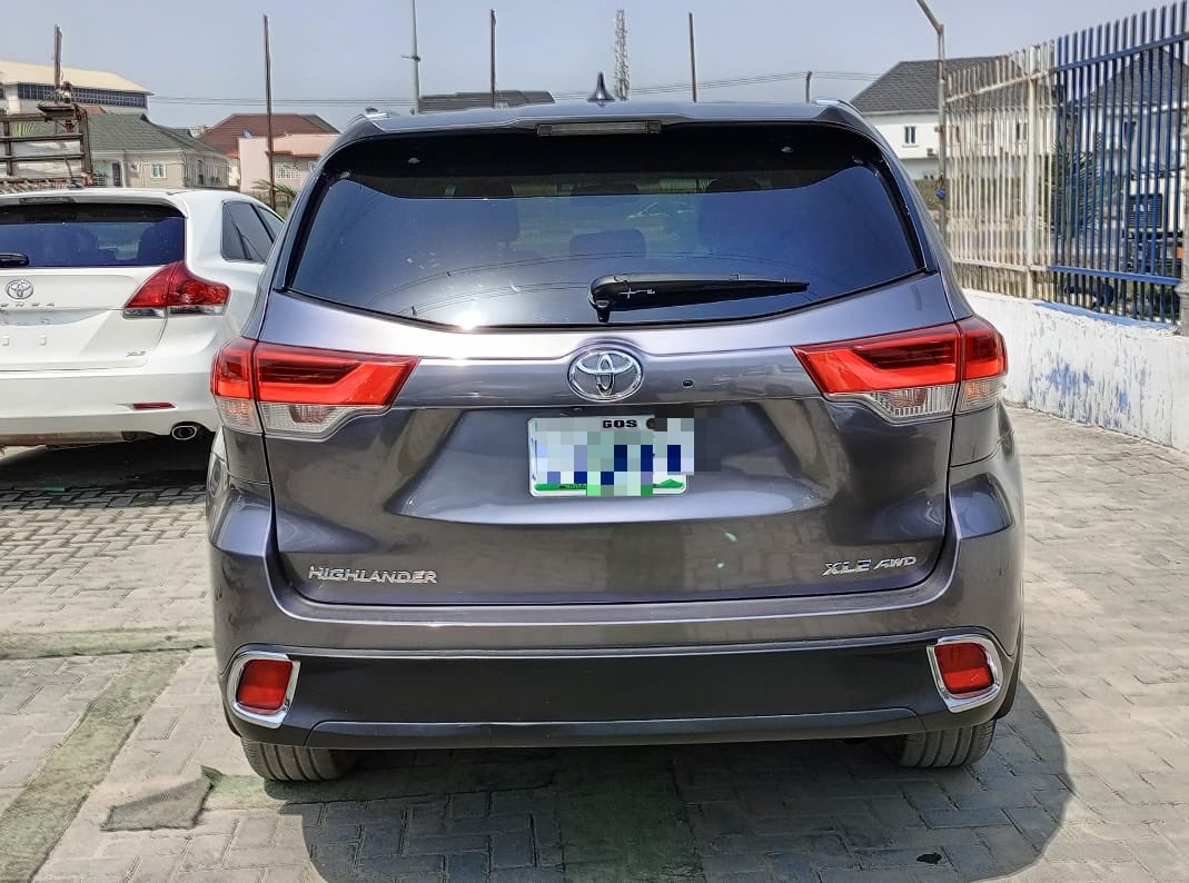 echidiimemotors's tweet photo. Make: Toyota
Model: Highlander XLE
Year of manufacture: 2015
Condition: Registered ยฎ
Transmission: Automatic
Price:โฆ12,300,000
Location: Chevron Lagos
For more inquiries Dm
WhatsApp:+2347036231617
#Softechi https://t.co/UPfPajpwWL