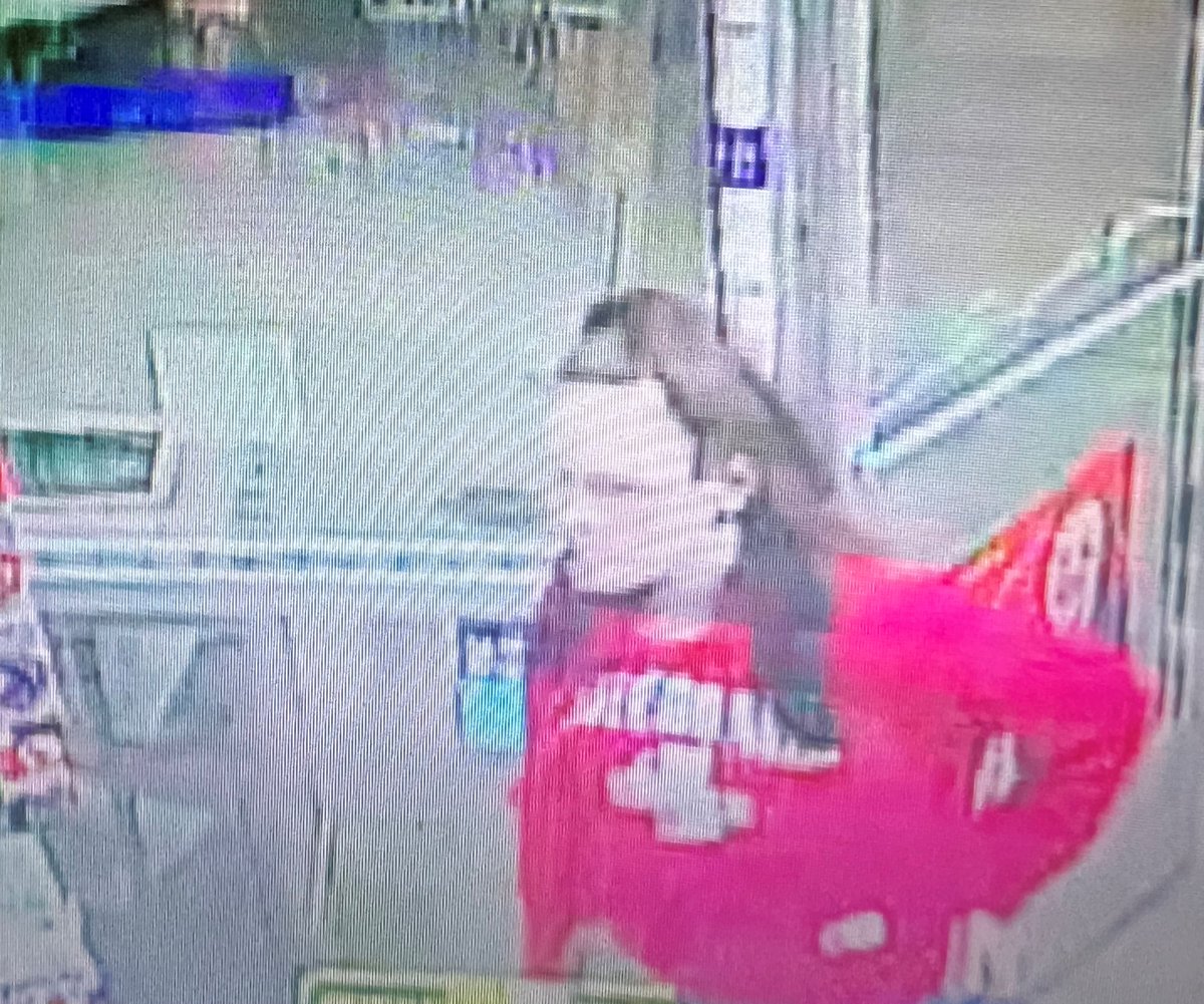 CasaGrandePD's tweet photo. Do you recognize me and/or my car? Officer Estrada is trying to ID me as a person of interest in a recent vehicle collision (Jan 2nd ). If so, please contact him at Jason_Estrada@casagrandeaz.gov or (520) 421-8711 x 6103. Thx #CasaGrande! https://t.co/U6cAAalMX9