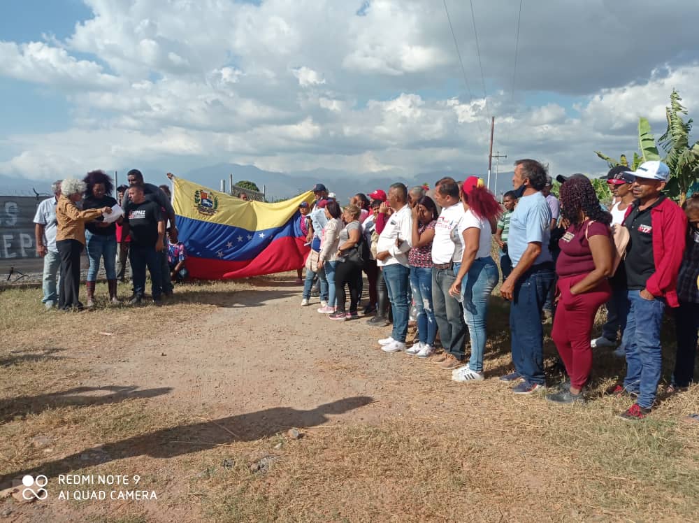 Los mismos que asesinaron a Zamora. Son los que quieren dejar sin tierra a los campesinos...estamos en defensa de la tierra .palo negro predio don Pepe...