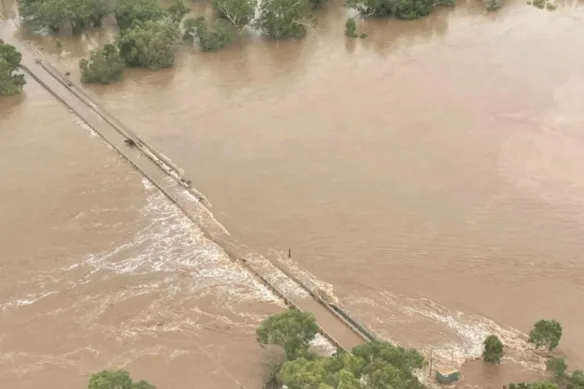 Just how big are the #KimberleyFloods? The <a href="/BOM_WA/">Bureau of Meteorology, Western Australia</a> estimates Fitzroy River flow is 60,000m3/sec. That's the highest ever recorded in Aus. Equiv to:

= India's Ganges and USA's Mississippi (combined)
= 1/4 of the Amazon's average flow
= or,  how much water Perth uses every 20 yrs