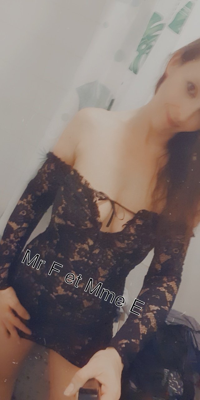 Mme E a reçu des nouvelles tenue aujourd'hui elle a fait un défilé à Mr F ce soir, voilà la 1ère https://t.co/558ZPXWdmC