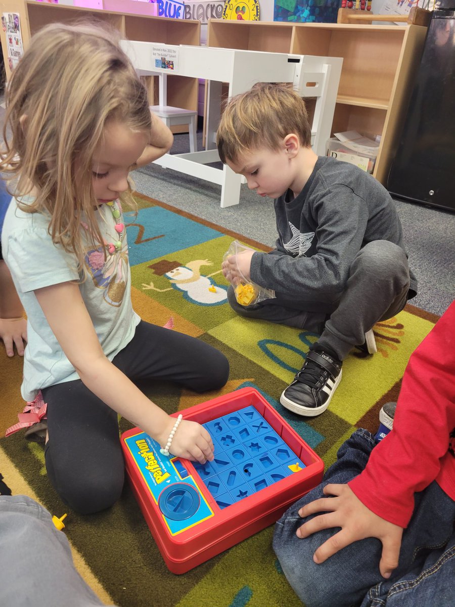 BeckyDollins's tweet photo. Happy to be back and see these smiling faces! We had fun with new toys in centers! #learninginPreK #backfullforcefromWinterBreak @Oakwood_Manor @NKCSchools @NKCEarlyed https://t.co/4GPFywO9C6