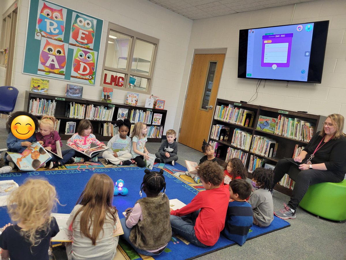 BeckyDollins's tweet photo. Today in Library, @williamsrus5 showed PreK how to code with the robots! We even played red light green light with it! This was such a great lesson on following directions & paying attention & the kids loved it!❤ #codinginPreK @Oakwood_Manor @NKCSchools @NKCEarlyed https://t.co/k3nZyX7yod