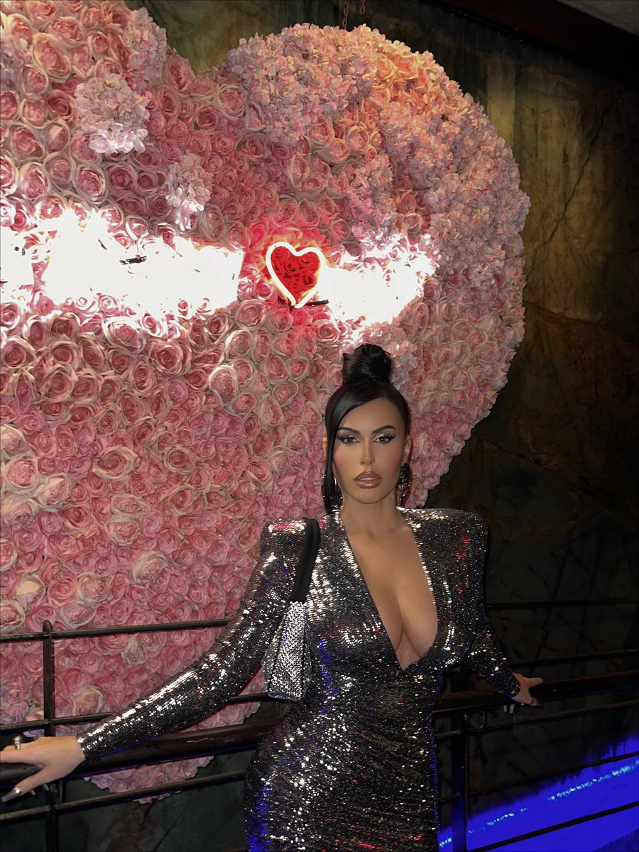 amrezy's tweet image. born to shine