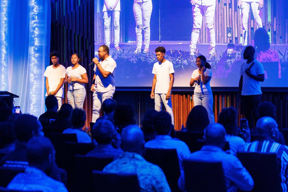 TheVoiceIncPNG's tweet photo. DAY 2 OF CONFERENCE!

The days was opened by a phenomenal keynote presentation by Serena Sasingian, Co-Founder of TVI, who spoke on the theme of FLOW and how it applies to the human body and mind. The day featured so many phenomenal speakers!

#Flow #2022CleanConferenceFlow https://t.co/mc4aPxYW41
