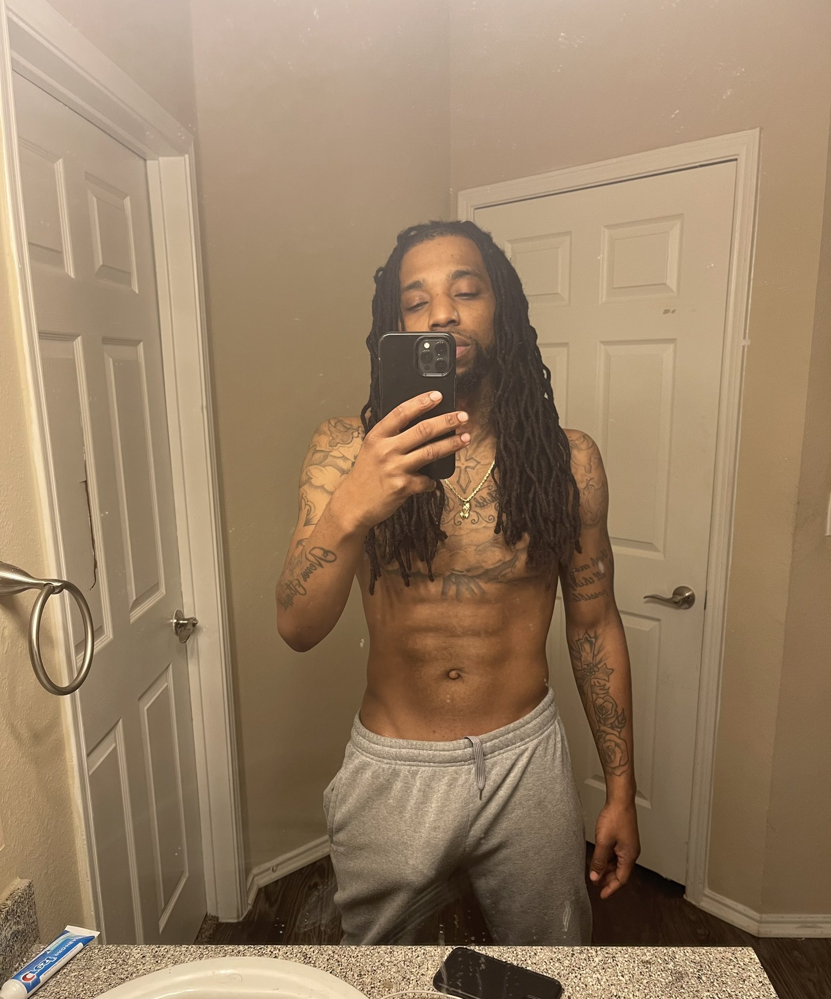 2 pic. @hoodrichesha Its heavvyyy https://t.co/81AGrZXAa6