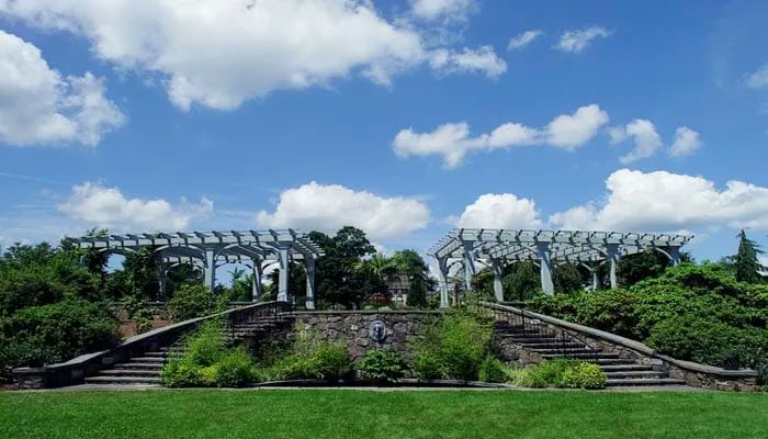 VisitNorthOfBos's tweet photo. 7 Lovely Garden Walks in Massachusetts | Massachusetts Office of Travel and Tourism https://t.co/h9acbE4sho #NorthOfBoston #VisitMA #Beverly #VisitNorthOfBoston https://t.co/Mgeca8VZTY