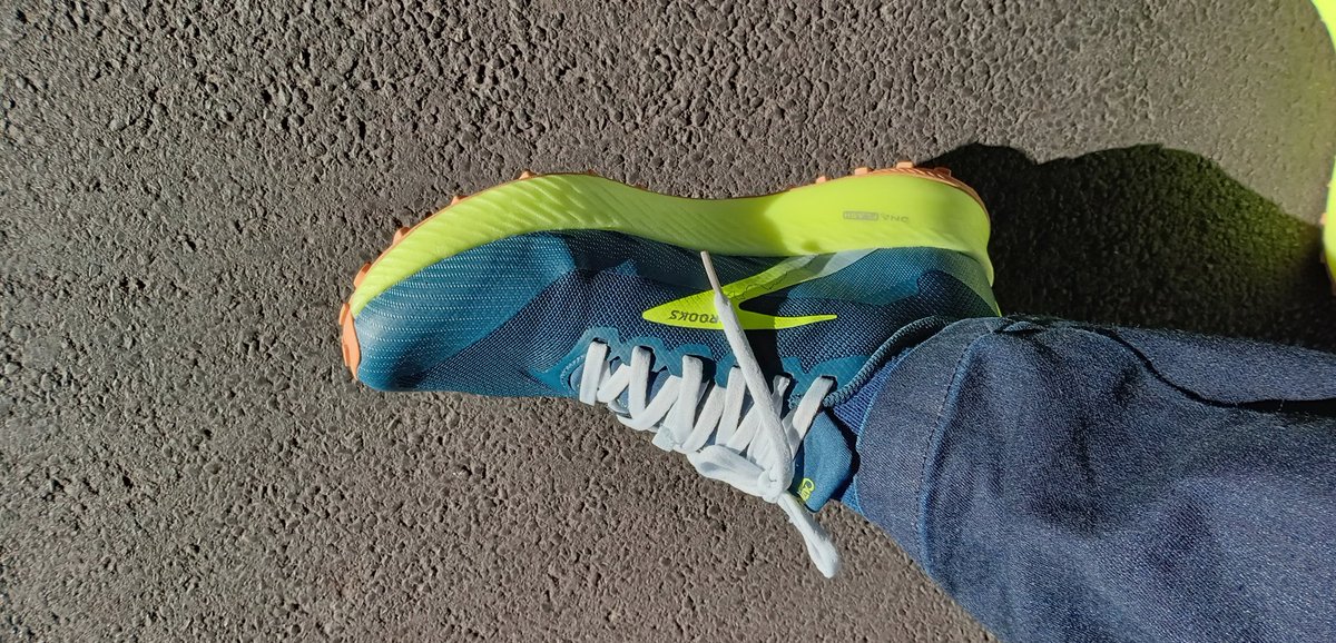 mei6413's tweet image. この間買った　#CATAMOUNT　で出勤。
クッションも気持ちよくて憂鬱な出勤も新しいかや靴やお気に入りの靴を履いてテンションあげていきます。
#BROOKS　#トレイルシューズ　
#憂鬱な出勤のモチベーション