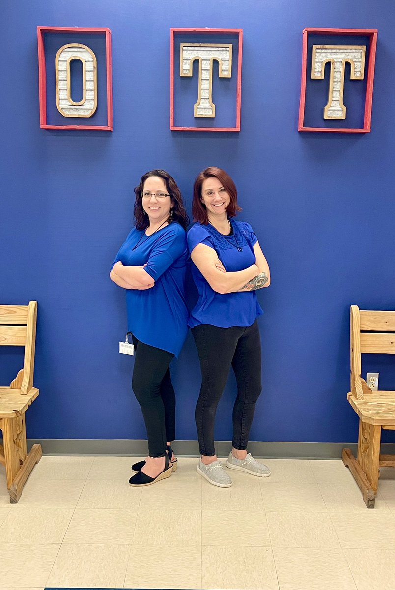 NISDOtt's tweet photo. Great minds were definitely thinking alike today!💙�� #TripleTheFun #Twinning #GLOWatOtt https://t.co/TpPisz5V3d